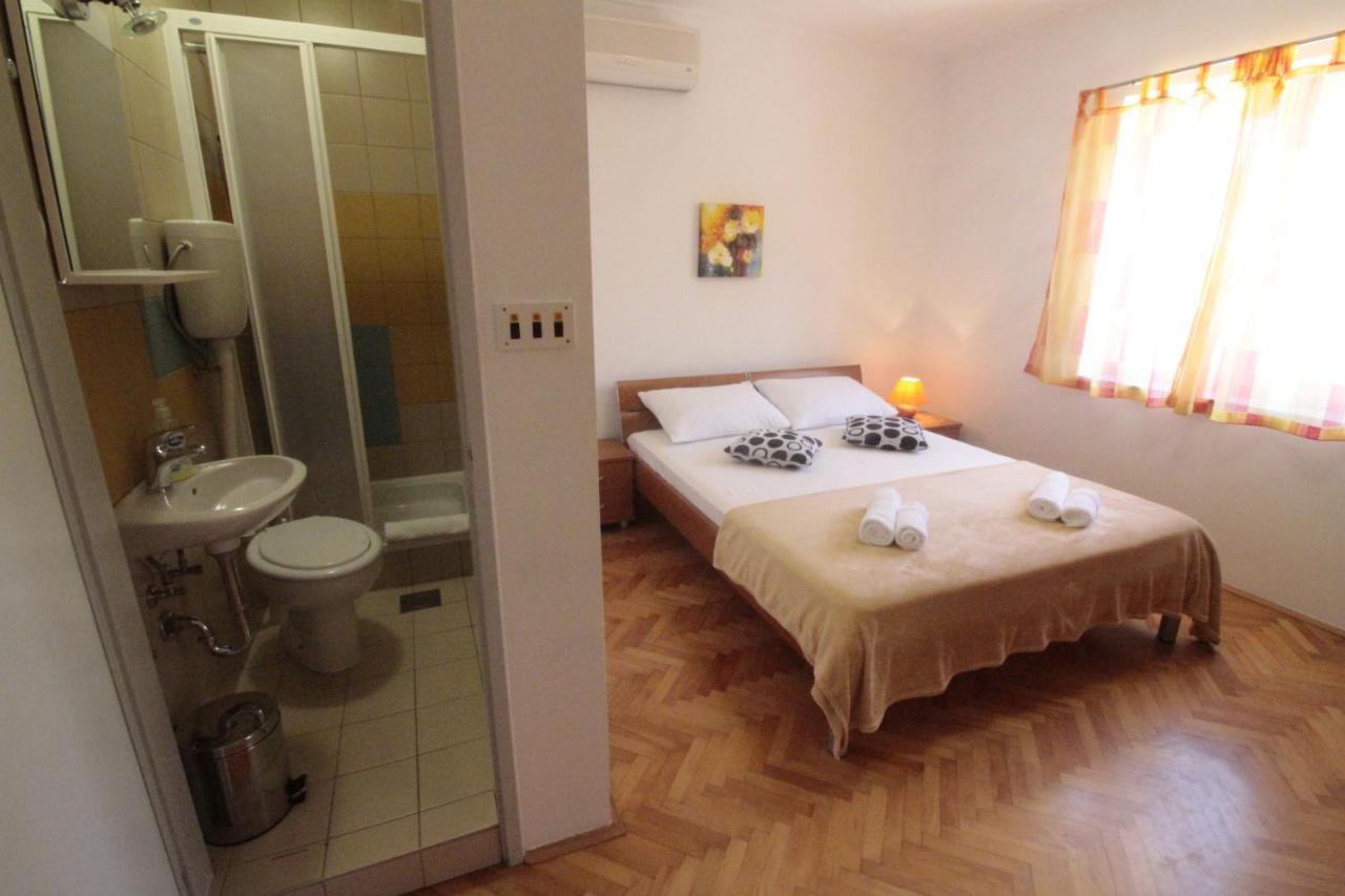 Studios & Rooms Fiesta Novalja Room photo