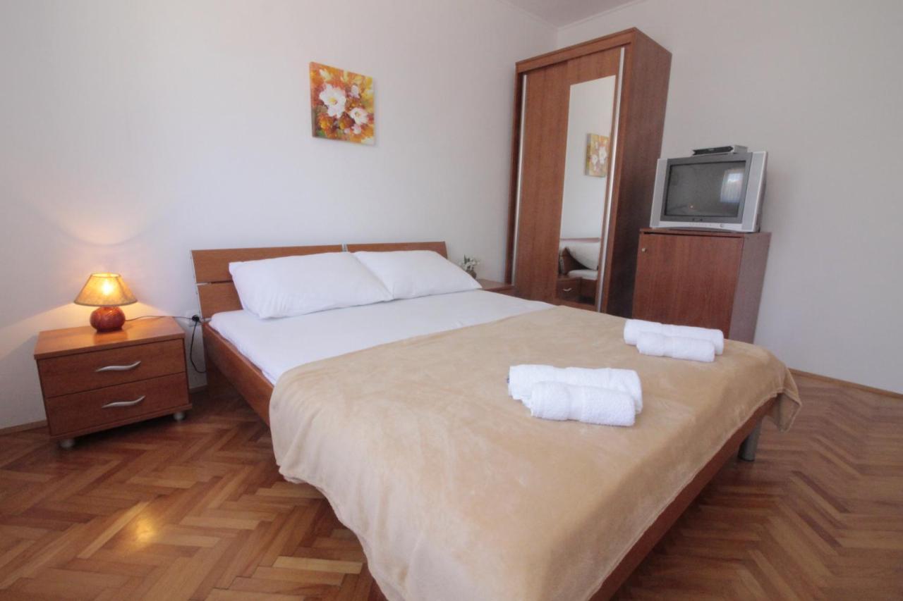 Studios & Rooms Fiesta Novalja Exterior photo